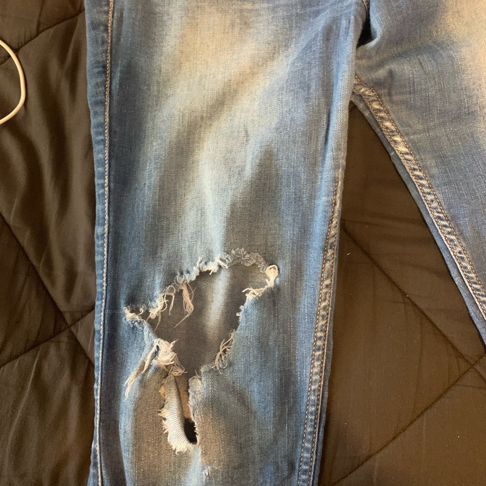 Hollister High Rise supper skinny ripped jeans - Picture 4 of 6